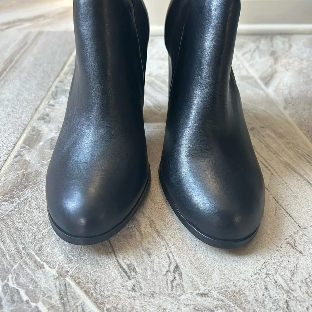 NWOB Adrienne Vittadini Ratti Black Leather Block Heel Ankle Boots, Size 10M